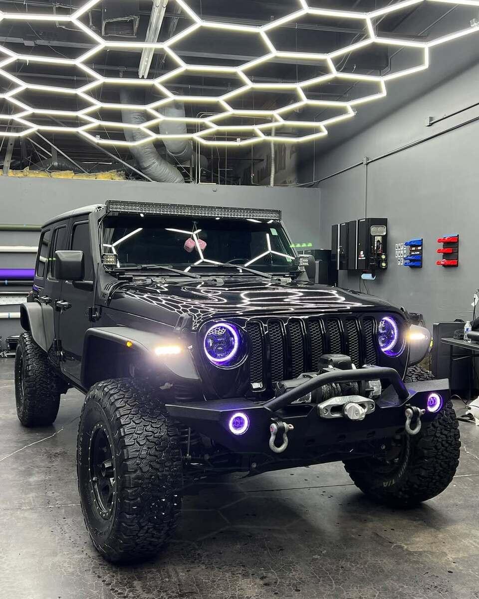 Clean Jeep with professional lighting effects after DA1MAMBA detailing